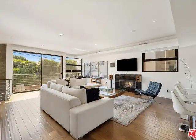 Property at 1410 Innes Pl, Venice, CA, 90291, 2 beds, 2.5 baths, [object Object]
