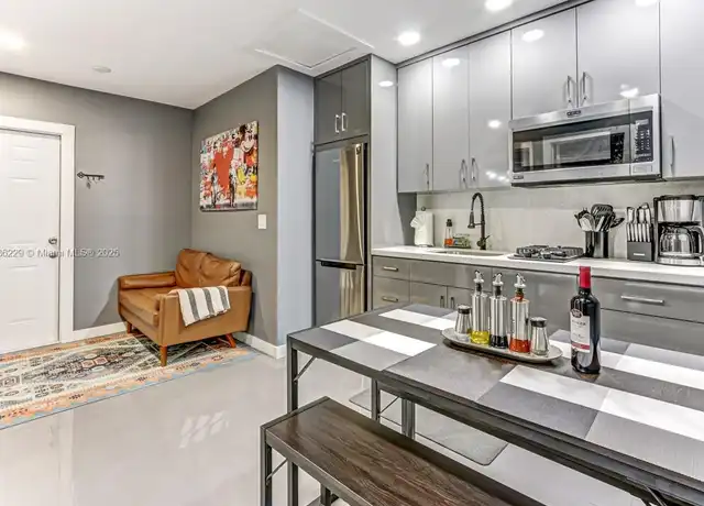 Property at 2302 Taylor St Unit 3, Hollywood, FL, 33020, 2 beds, 1 bath, [object Object]