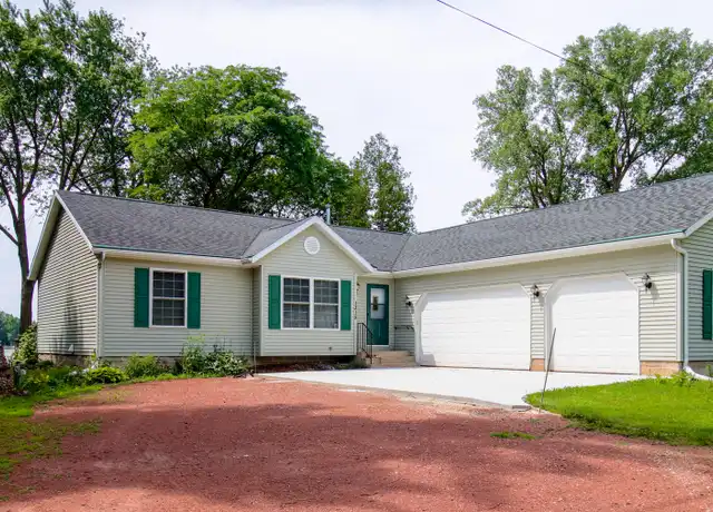 Property at 1315 Lakeview Rd, West Bend, WI, 53090, 3 beds, 2 baths, [object Object]