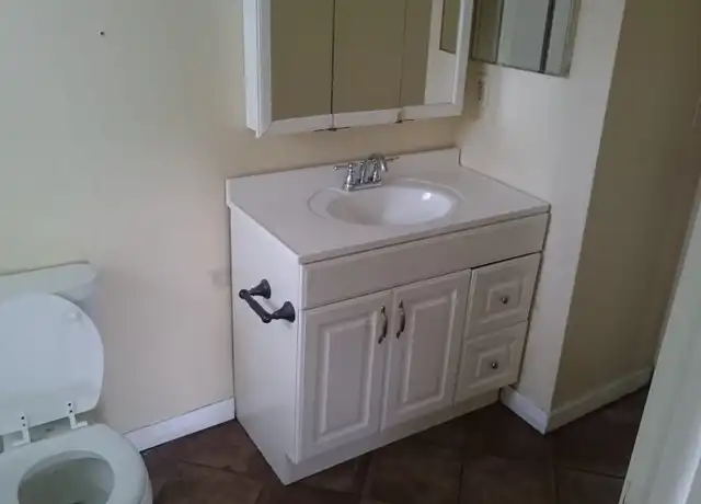 Property at 2813 West Rd, Fort Myers, FL, 33905, 3 beds, 1 bath, [object Object]