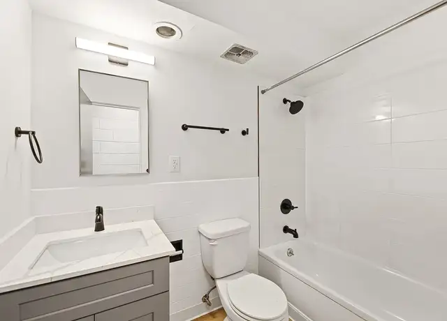 Photo of 2840 Eastlake Ave E, Seattle, WA 98102