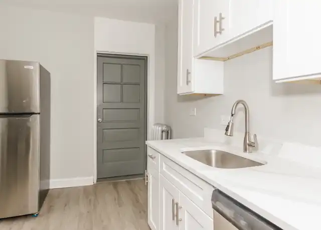 Property at 2716 W Rosemont Ave, Chicago, IL, 60659, 2 beds, 1 bath, [object Object]