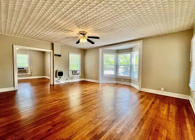 Property at 701 W Sycamore St, Denton, TX, 76201, 3 beds, 2 baths, [object Object]