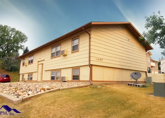 Property at 1609 12th St NW, Minot, ND, 58703, 2 beds, 1 bath, [object Object]