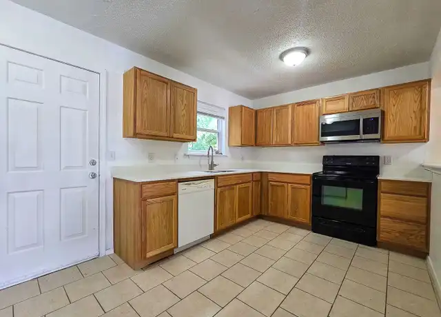 Property at 3244 W Jewell Rd Unit Jewell 3248, Fayetteville, AR, 72701, 3 beds, 1.5 baths, [object Object]