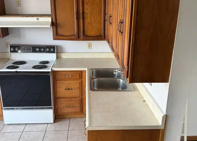 Property at 114 E 21st St, Erie, PA, 16503, 3 beds, 1 bath, [object Object]