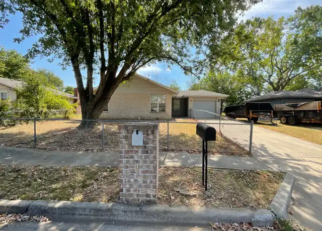 Property at 1014 E Scott St, Springfield, MO, 65802, 3 beds, 1 bath, [object Object]