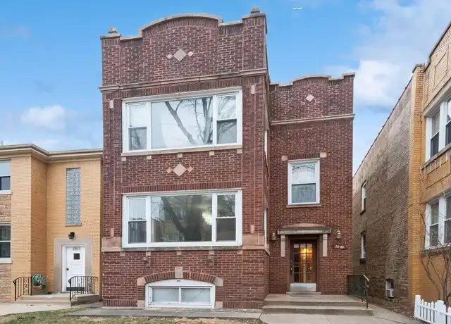 Property at 5829 N Maplewood Ave Unit 2, Chicago, IL, 60659, 3 beds, 1 bath, [object Object]