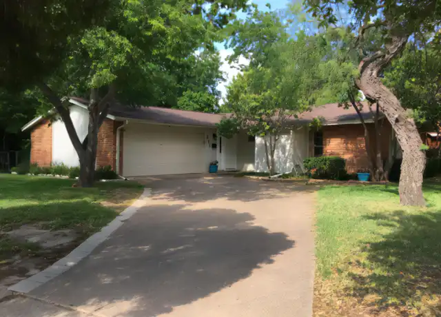 Property at 211 Hanover Ln, Irving, TX, 75062, 4 beds, 2 baths, [object Object]