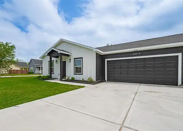 Property at 630 Silliman St, Sealy, TX, 77474, 4 beds, 2 baths, [object Object]