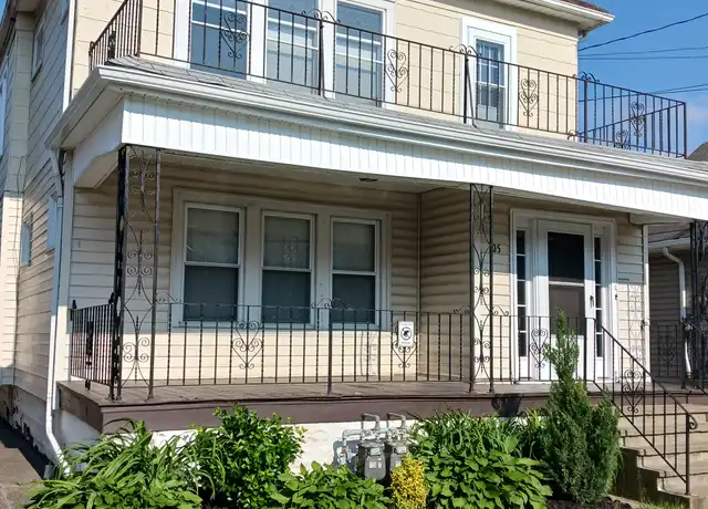 Property at 105 Grove St Unit Upper, Buffalo, NY, 14207, 2 beds, 1 bath, [object Object]