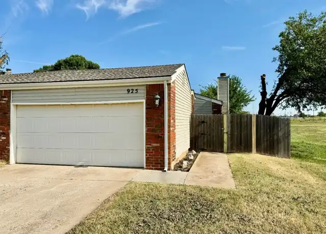 Property at 925 Swan Lake Ct, Edmond, OK, 73003, 3 beds, 2 baths, [object Object]