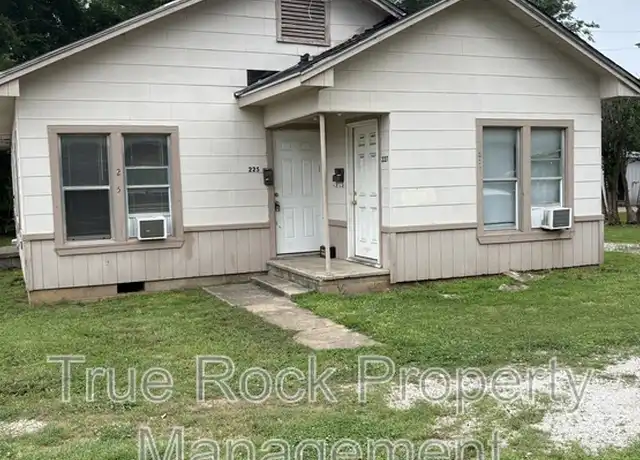 Property at 225 N Hope St, Ada, OK, 74820, 2 beds, 1 bath, [object Object]
