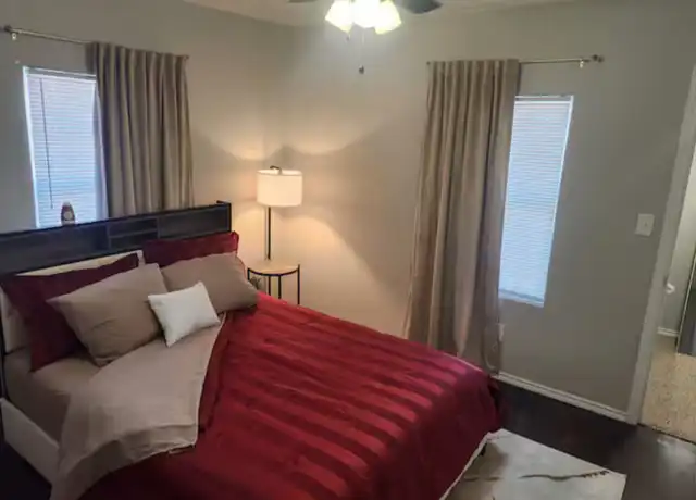 Property at 1334 W Ridgewood Ct, San Antonio, TX, 78201, 1 bed, 1 bath, [object Object]