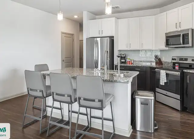 Property at 5704 W Thomas Rd Unit 2641411223, Phoenix, AZ, 85031, 2 beds, 1 bath, [object Object]