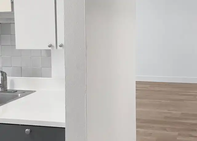 Property at 533 SE 27th Ave, Portland, OR, 97214, 2 beds, 1 bath, [object Object]