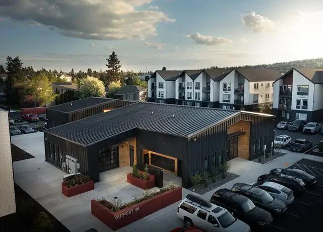 Photo of 643 NE Ross Rd, Bend, OR 97701