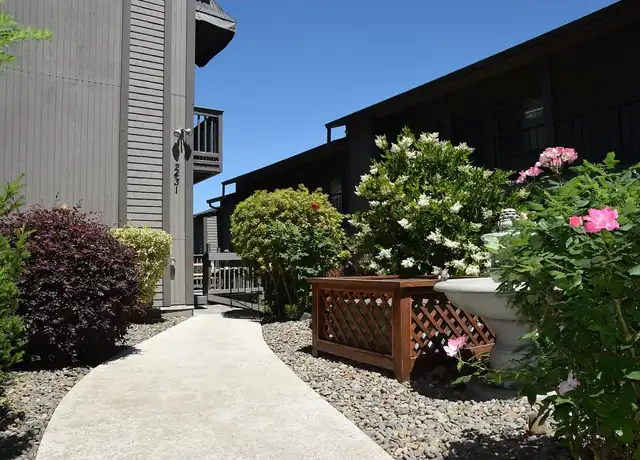 Property at Nob Hill Apartments - 2405-2431 NW Irving St, Portland, OR, 97210, 0 beds, 1 bath, [object Object]
