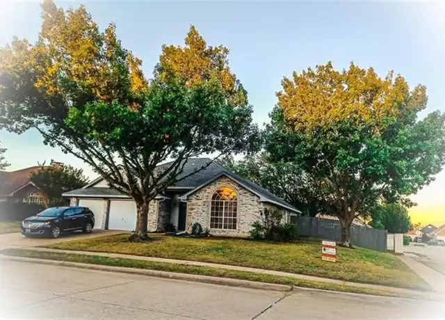 Property at 4658 Essex Dr, Grand Prairie, TX, 75052, 3 beds, 2 baths, [object Object]