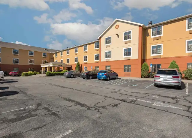 Photo of 125 Inn Keepers Ln, Buffalo, NY 14228