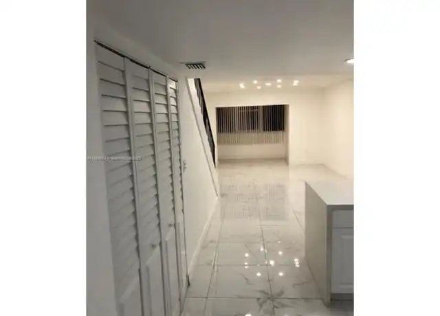 Property at 1555 W 44th Pl #334, Hialeah, FL, 33012, 2 beds, 2 baths, [object Object]