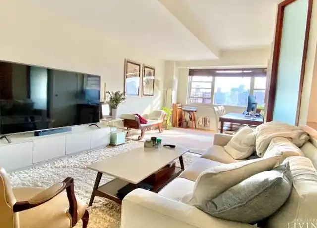 Property at 15 Charles St, New York, NY, 10014, 2 beds, 1 bath, [object Object]