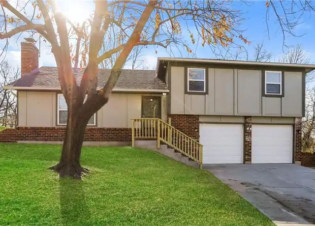 Property at 9107 W 49th Ter, Shawnee, KS, 66203, 3 beds, 2 baths, [object Object]