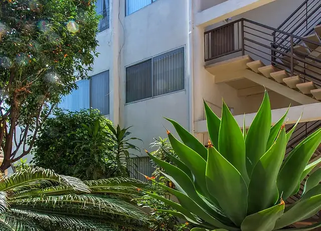 Photo of 916 W Beach Ave, Inglewood, CA 90302