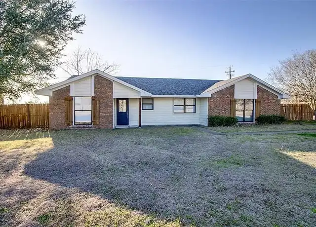 Property at 1 Indian Trl, Rockwall, TX, 75087, 3 beds, 2 baths, [object Object]