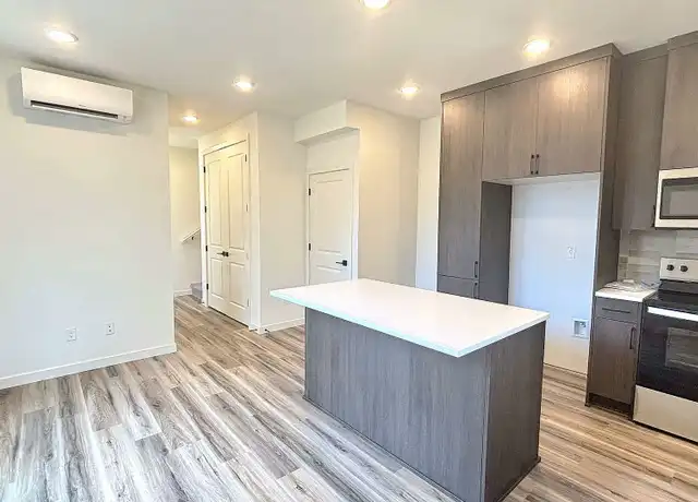 Property at 2909 N Russet St Unit B, Portland, OR, 97217, 2 beds, 2.5 baths, [object Object]