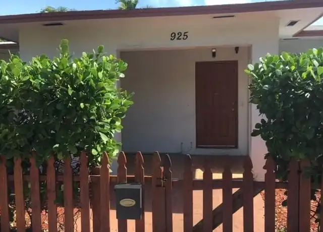 Property at 925 S 20th Ave, Hollywood, FL, 33020, 2 beds, 1 bath, [object Object]