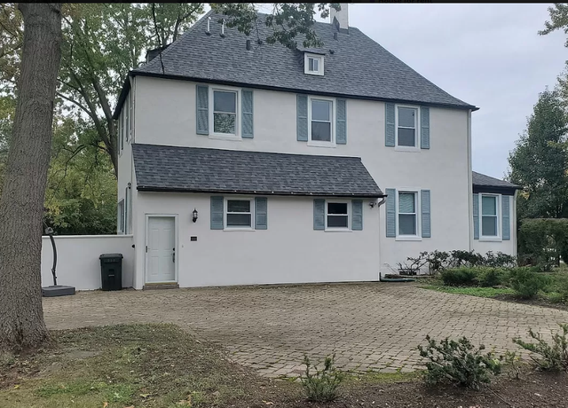 Photo of 1590 Old Mill Rd, Lake Forest, IL 60045