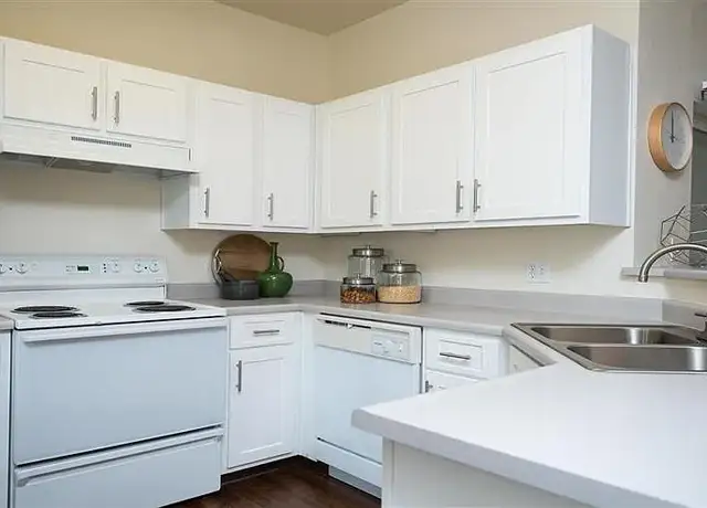 Photo of 30050 Town Center Loop W, Wilsonville, OR 97070