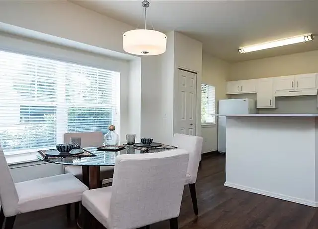 Photo of 30050 Town Center Loop W, Wilsonville, OR 97070