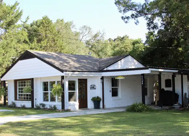 Property at 1139 N Bayshore Dr, Valparaiso, FL, 32580, 2 beds, 1 bath, [object Object]