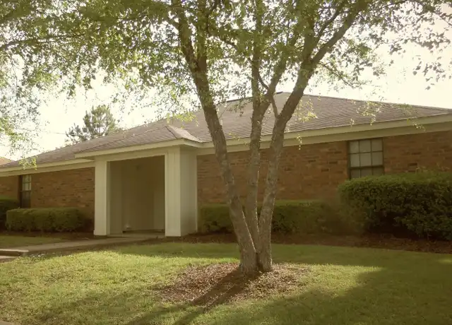 Property at 1016 Louisville St, Starkville, MS, 39759, 3 beds, 1.5 baths, [object Object]