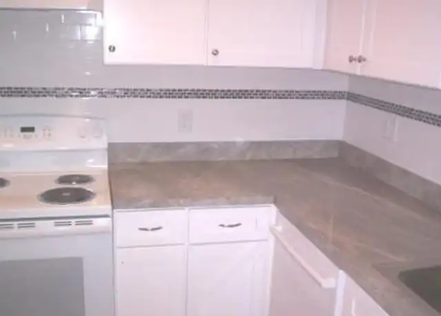 Property at 204 Newbury Ave, Quincy, MA, 02171, 2 beds, 1 bath, [object Object]
