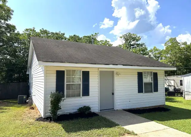 Property at 68 Murray St, Newnan, GA, 30263, 2 beds, 1 bath, [object Object]