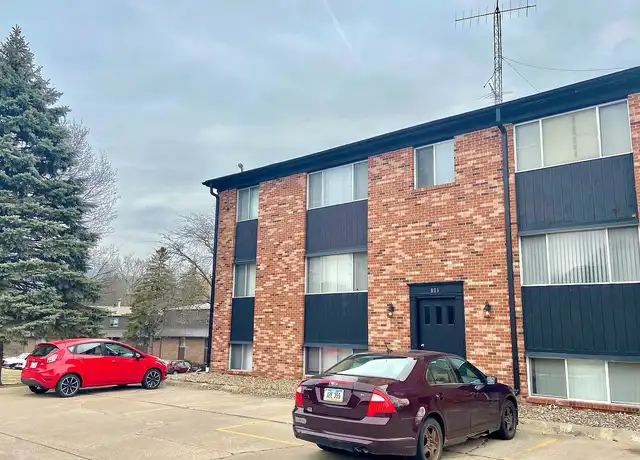 Property at Oakcrest Street Apartments - 707 Oakcrest St, Iowa City, IA, 52246, 2 beds, 1 bath, [object Object]