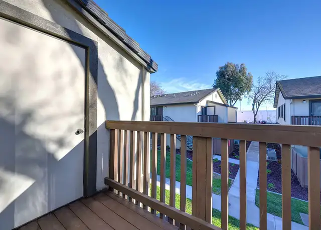 Photo of 1451 W Center St, Manteca, CA 95337