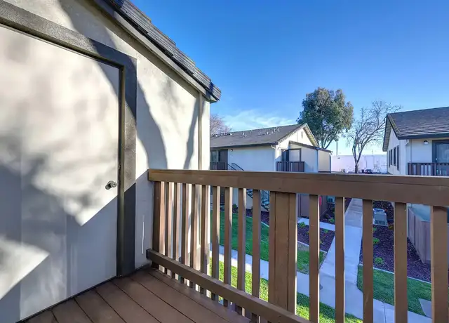 Photo of 1451 W Center St, Manteca, CA 95337