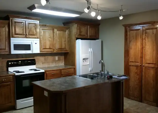 Property at 1305 Park Ave Unit B, Warrensburg, MO, 64093, 3 beds, 2 baths, [object Object]