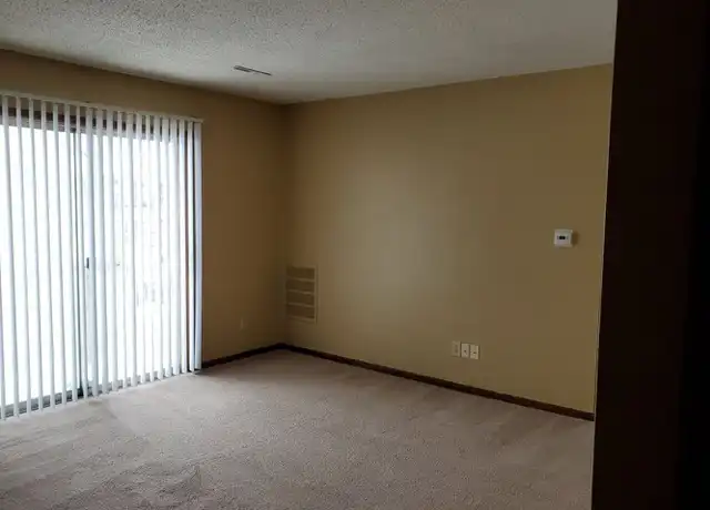 Property at 300 S J St Apt 7, Indianola, IA, 50125, 2 beds, 1 bath, [object Object]
