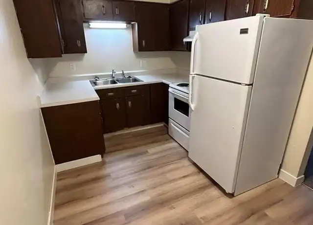 Property at 300 S J St Apt 7, Indianola, IA, 50125, 2 beds, 1 bath, [object Object]