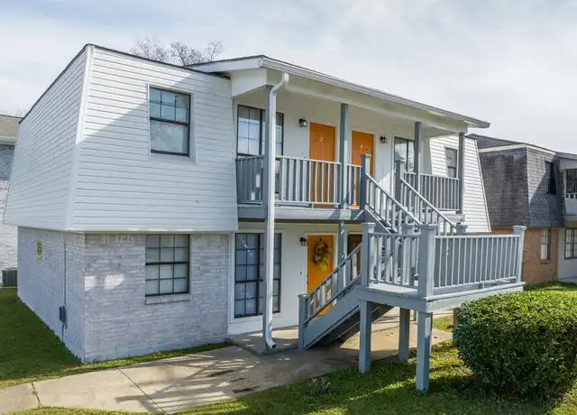 Property at Oak Grove Courts LLC - 57 Hillcrest Dr Apt 2, Hattiesburg, MS, 39402, 1-3 bed, 1-1.5 bath, [object Object]