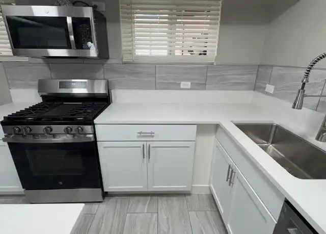 Property at 1254 N Bosworth Ave Unit 1F, Chicago, IL, 60642, 4 beds, 2 baths, [object Object]