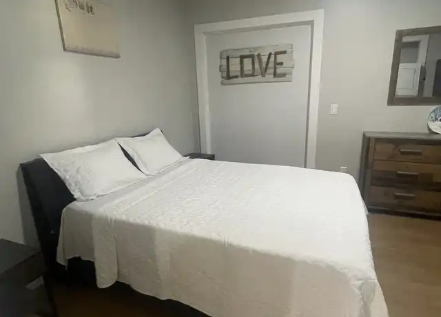 Property at 4522 E Washington St Unit 6, Indianapolis, IN, 46201, 1 bed, 1 bath, [object Object]