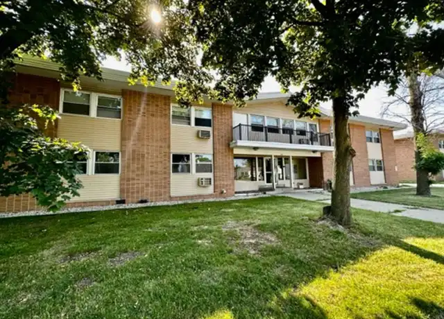 Property at 125 Bader St Apt 6, Green Bay, WI, 54302, 2 beds, 1 bath, [object Object]