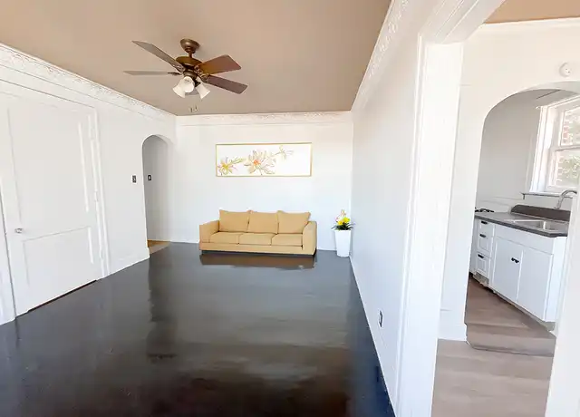 Property at 318 W 2nd St Unit 207, Flint, MI, 48502, 1 bed, 1 bath, [object Object]