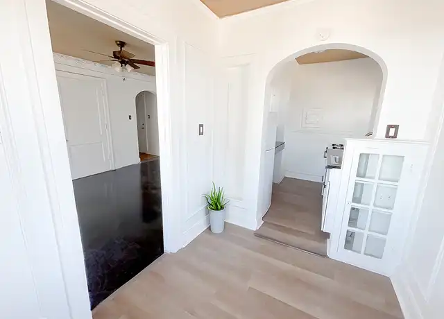 Property at 318 W 2nd St Unit 207, Flint, MI, 48502, 1 bed, 1 bath, [object Object]